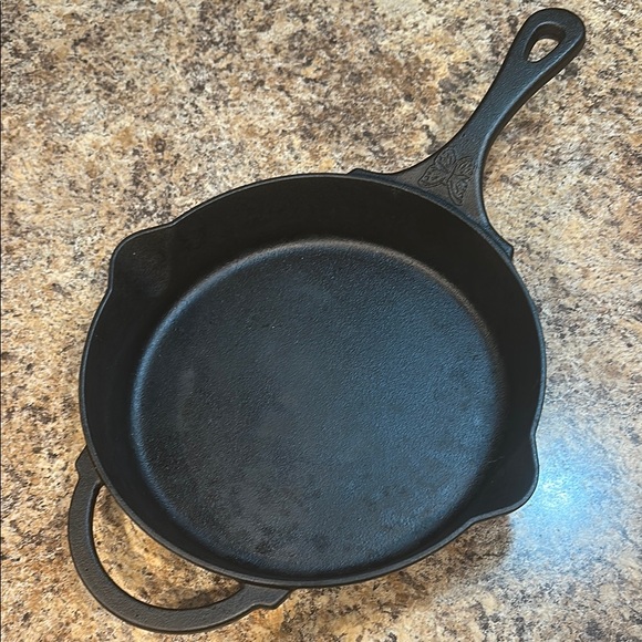 THE PIONEER WOMAN 10” BUTTERFLY CAST IRON PAN SKILLET - Picture 1 of 4
